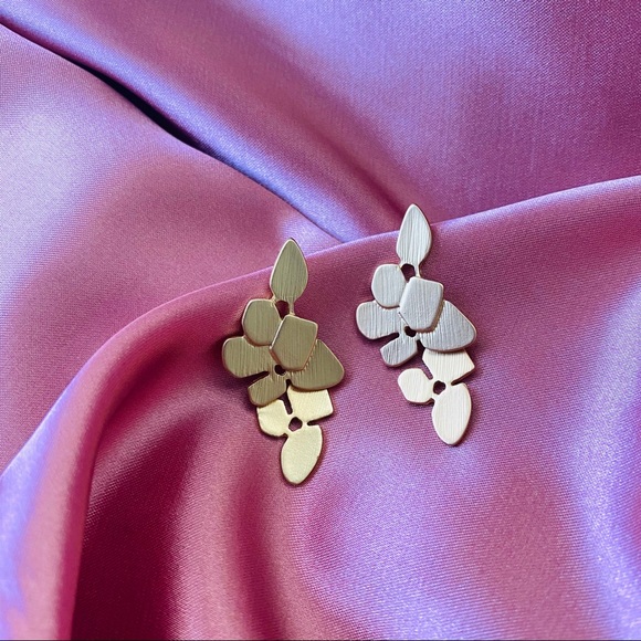 💙LAST ONE 💖Golden leaves Minimalist Earrings - Picture 6 of 8